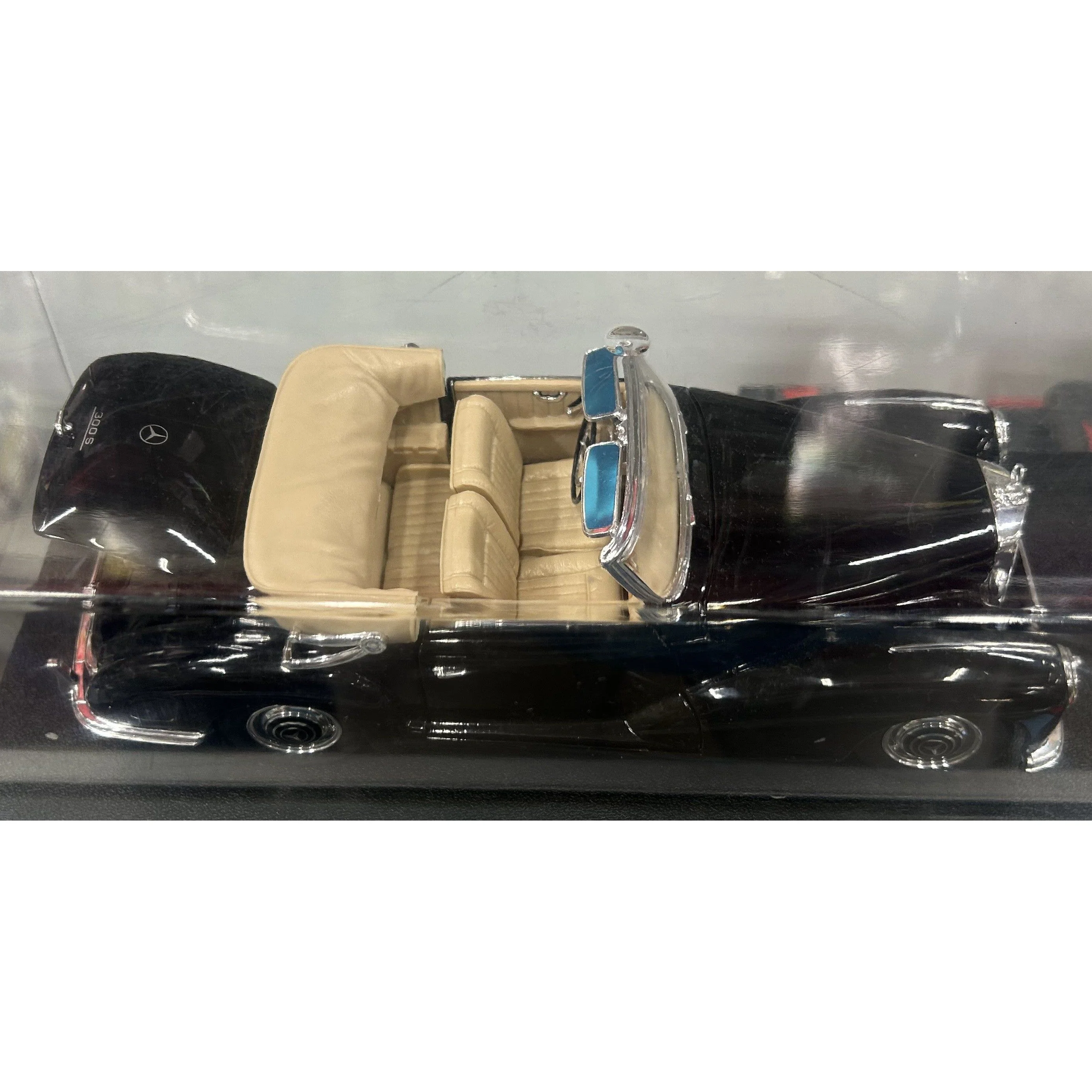 1/18 Scale Maisto 1955 Special Edition Mercedes Benz 300s - Image 3