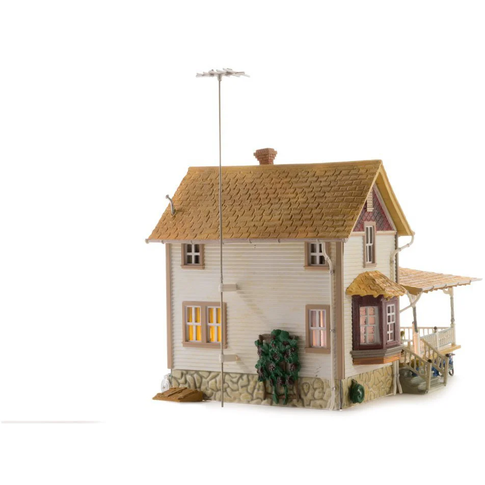 BR5046 HO Built-Up Corner Porch House - Image 4
