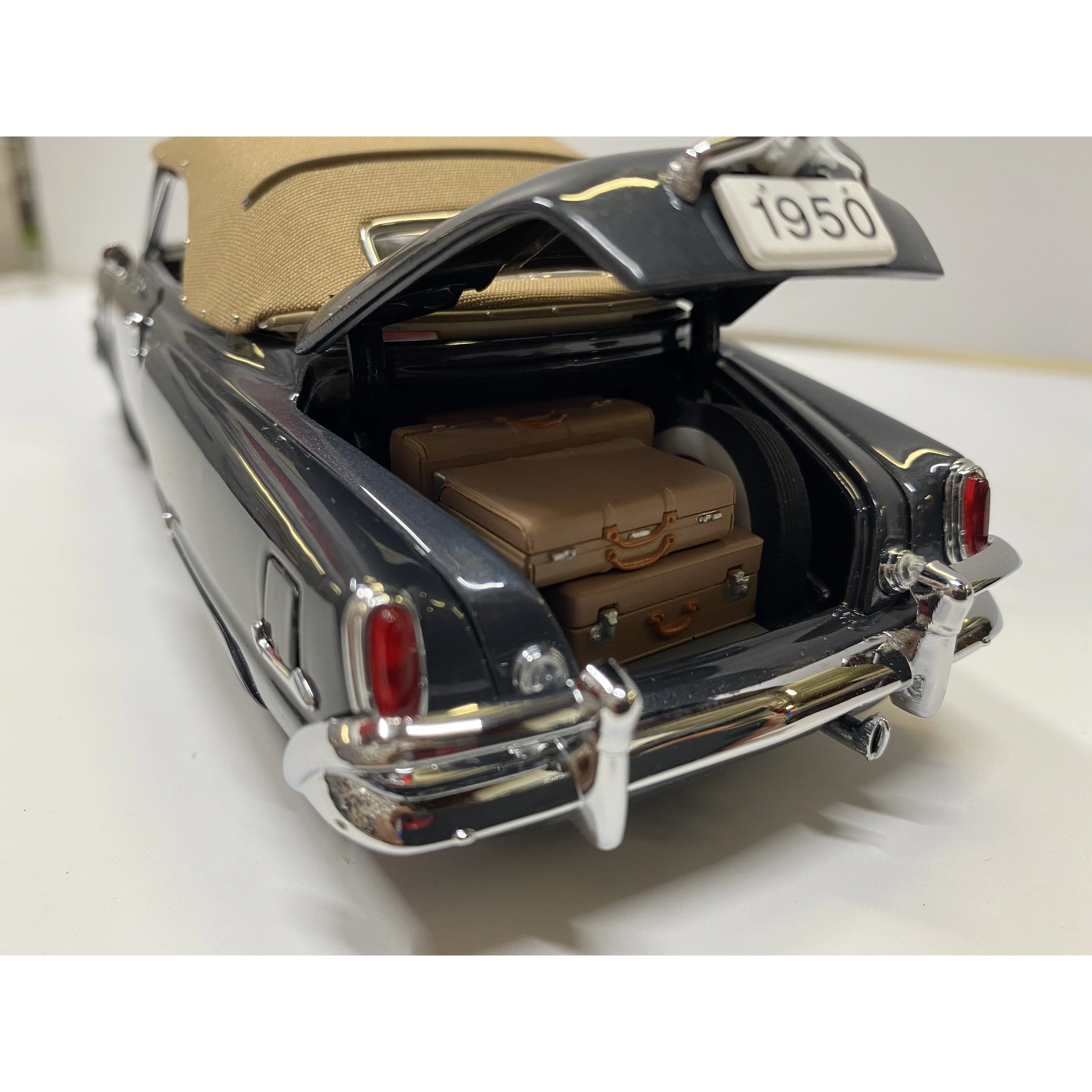 Danbury Mint 1950 Studebaker 1:24 Diecast Car - Image 3