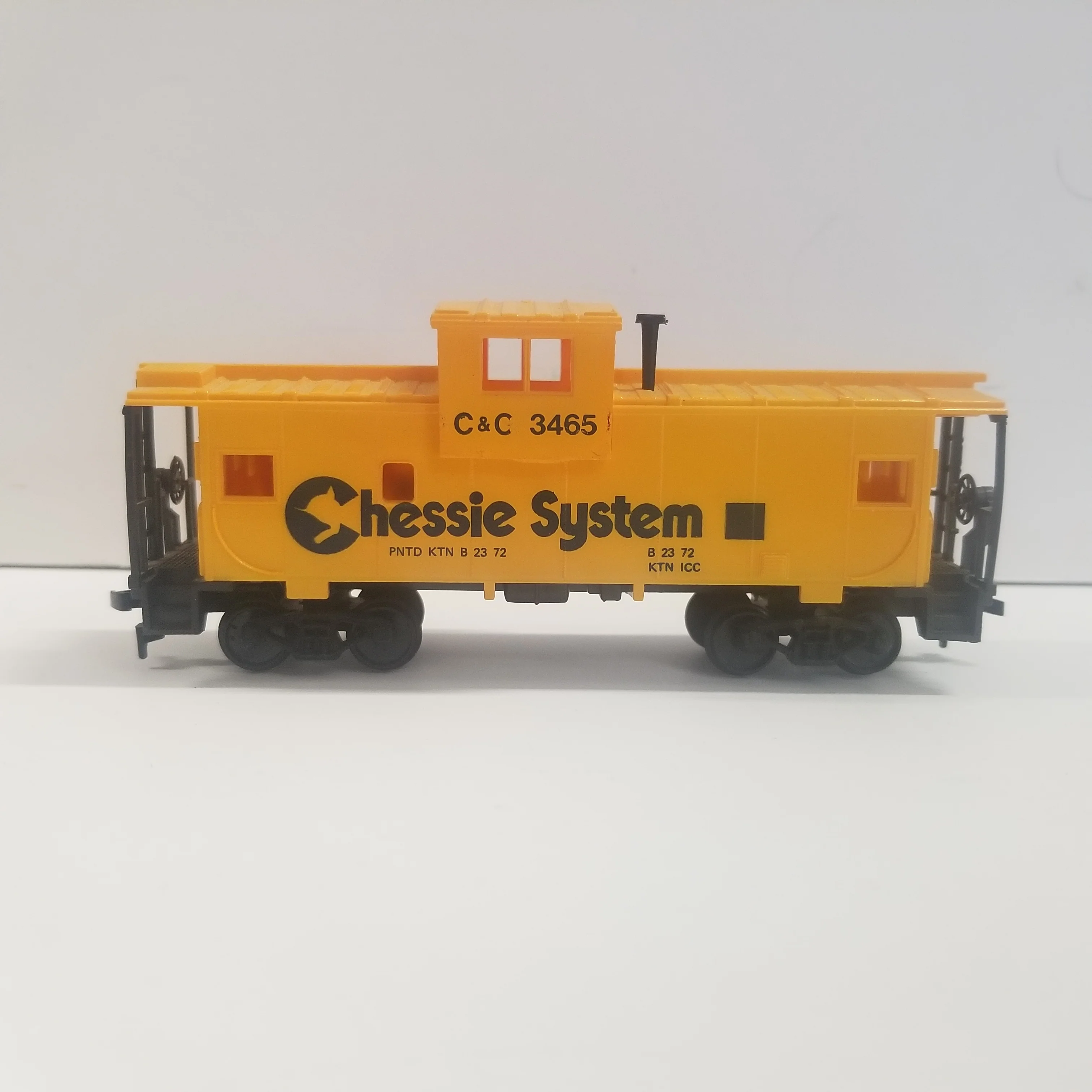HO Scale AHM  Chessie System Caboose No. C & O 3465
