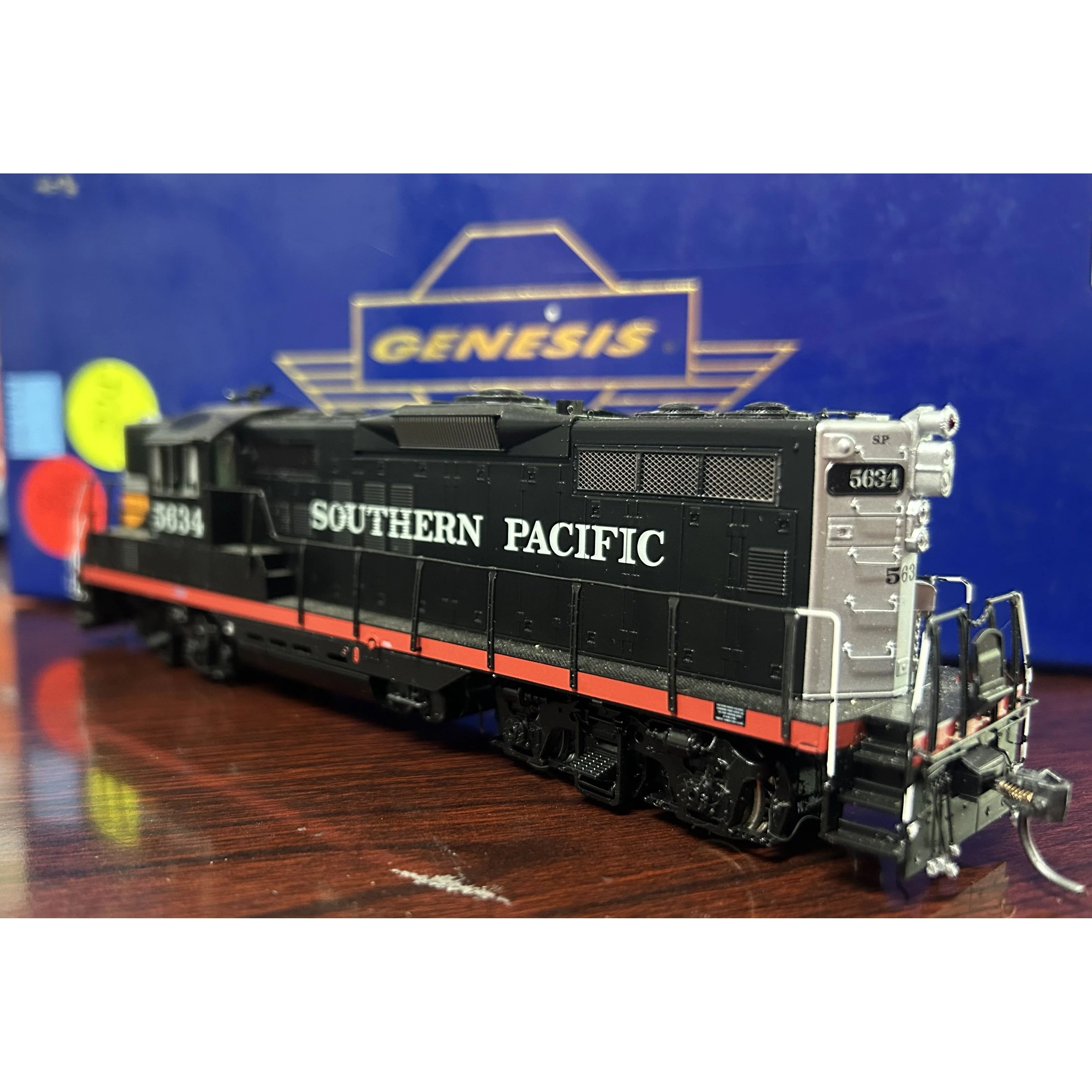 HO Scale Athearn G62616 Southern Pacific Black Widow #5634 HO GP9 Diesel w/DCC & - Image 2