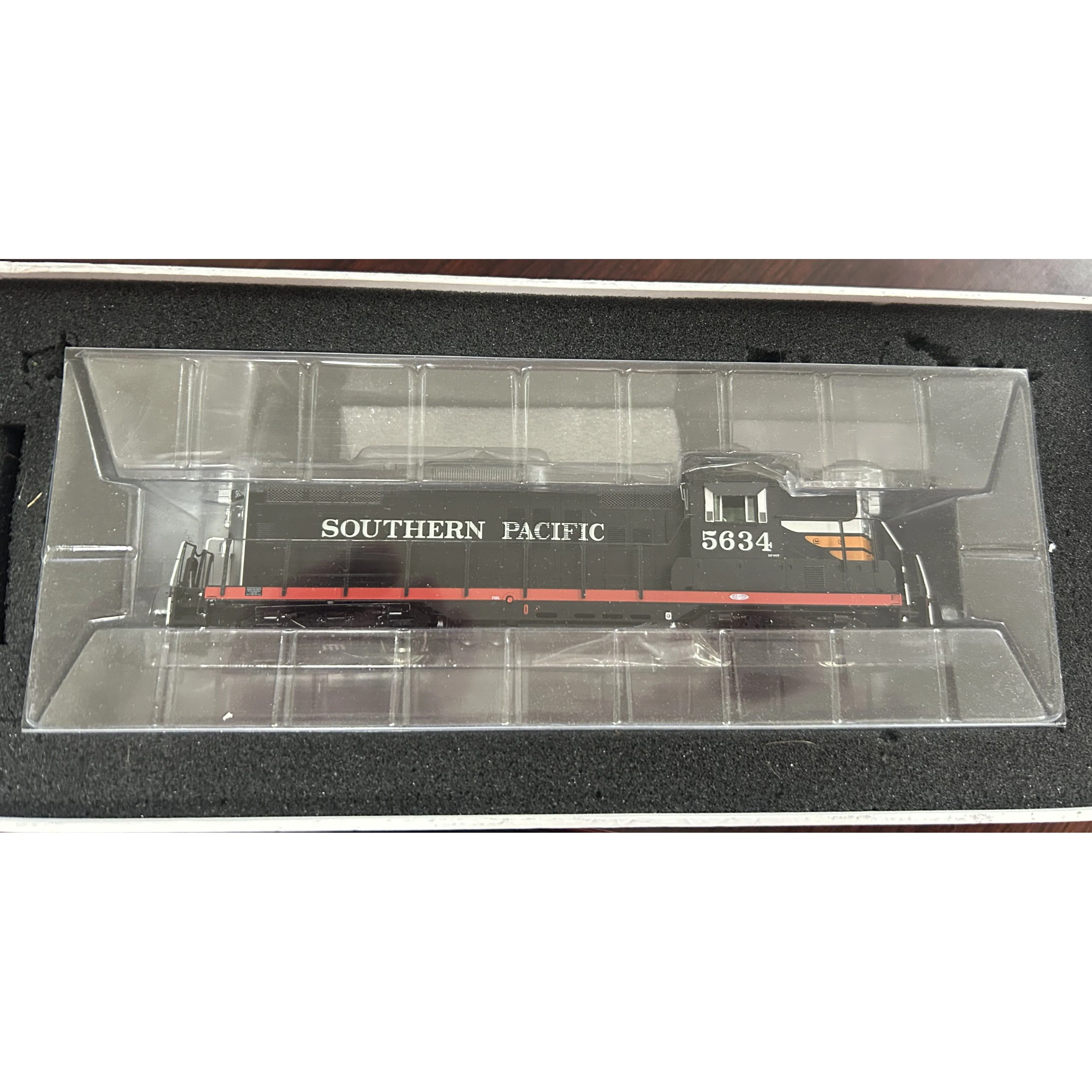 HO Scale Athearn G62616 Southern Pacific Black Widow #5634 HO GP9 Diesel w/DCC & - Image 6