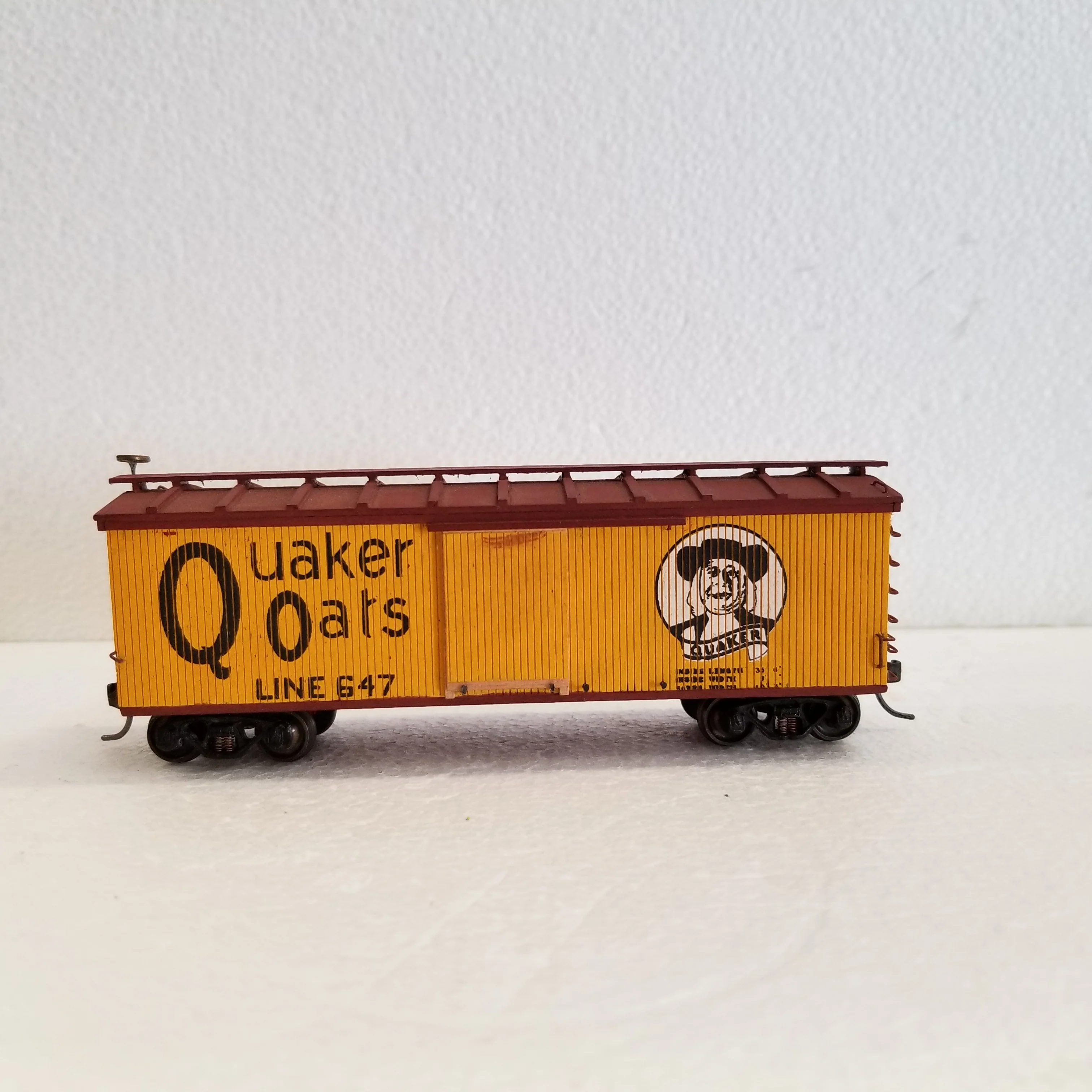 HO Scale Main Line Models 37' Quaker Oats Box Car