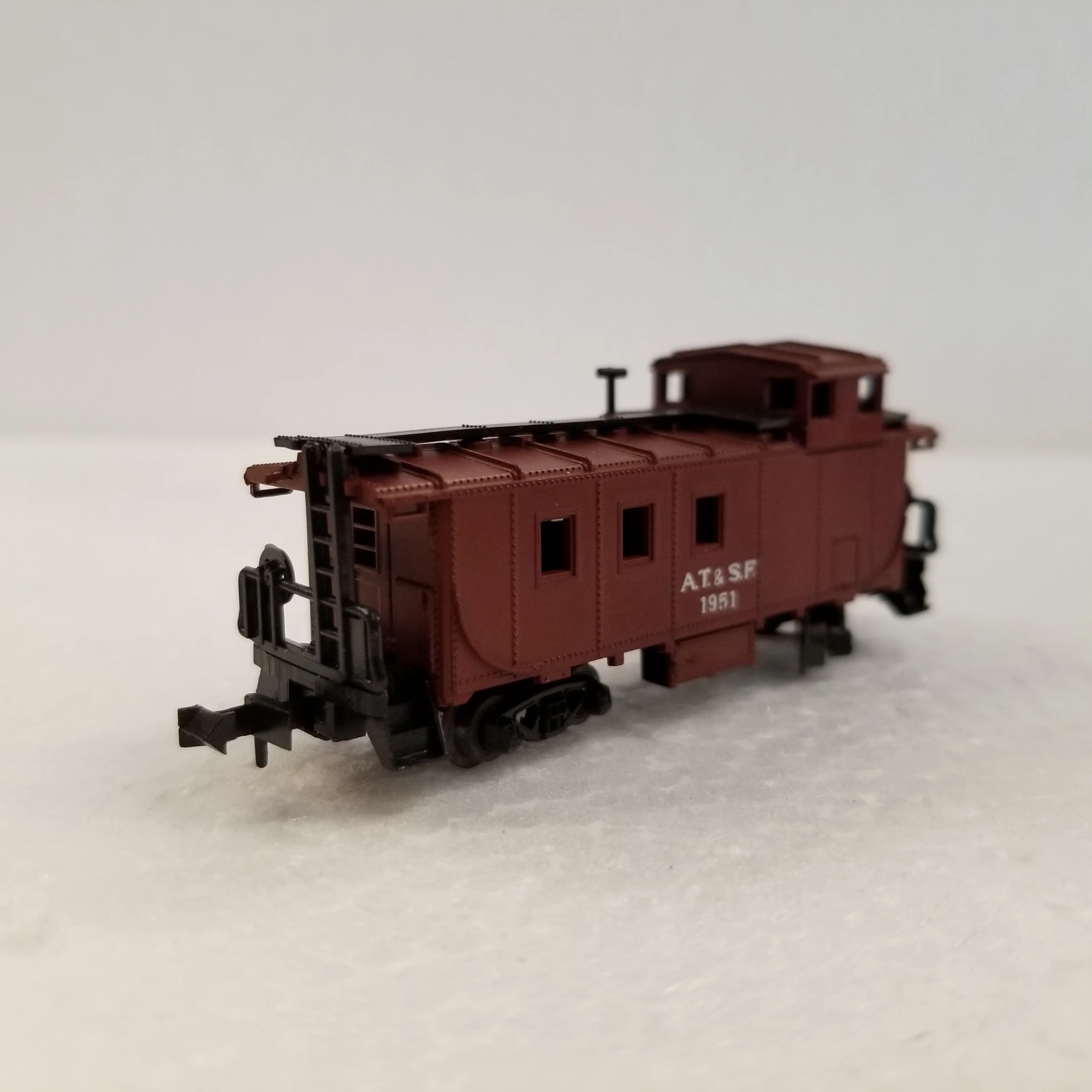 N Scale Atlas No.2271 Caboose Santa Fe No.1951 - Image 2