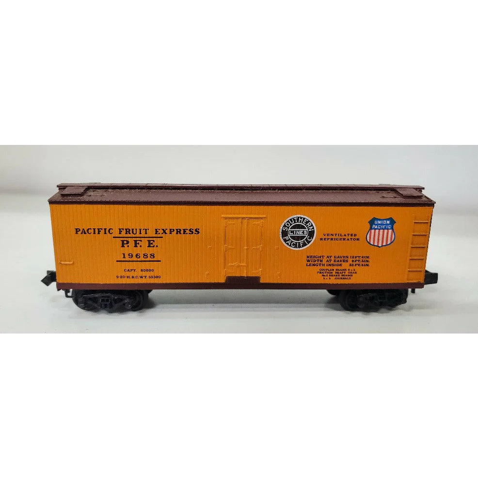 N Scale Micro Trains Southern Pacific Fruit Express 19688 Box Car