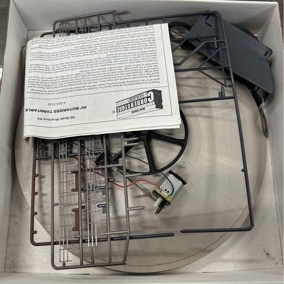 USED HO Scale Walthers Cornerstone 90' Motorized Turntable - Image 3